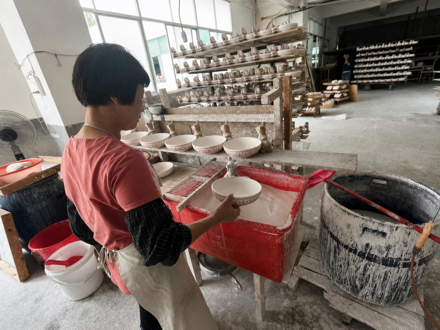 Ceramic glaze application at LWTIN